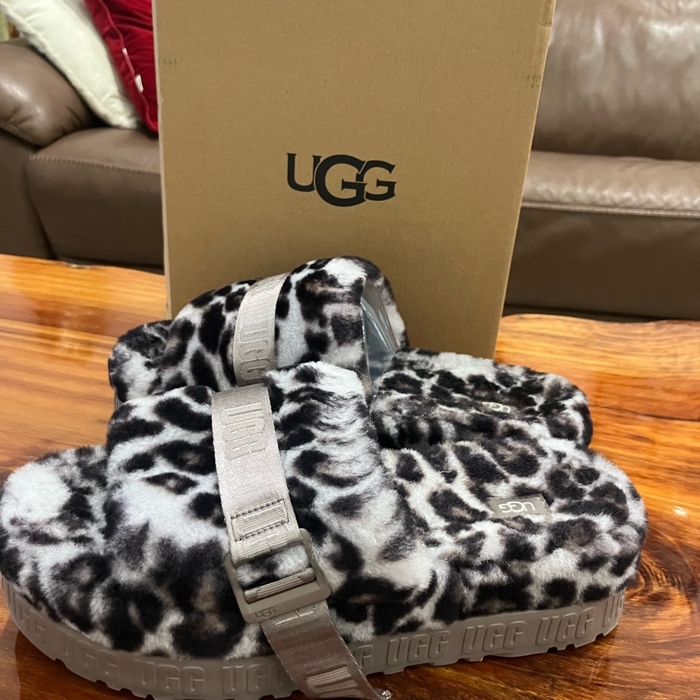UGG Black and White Slippers with Plush Material and Slip-On Style